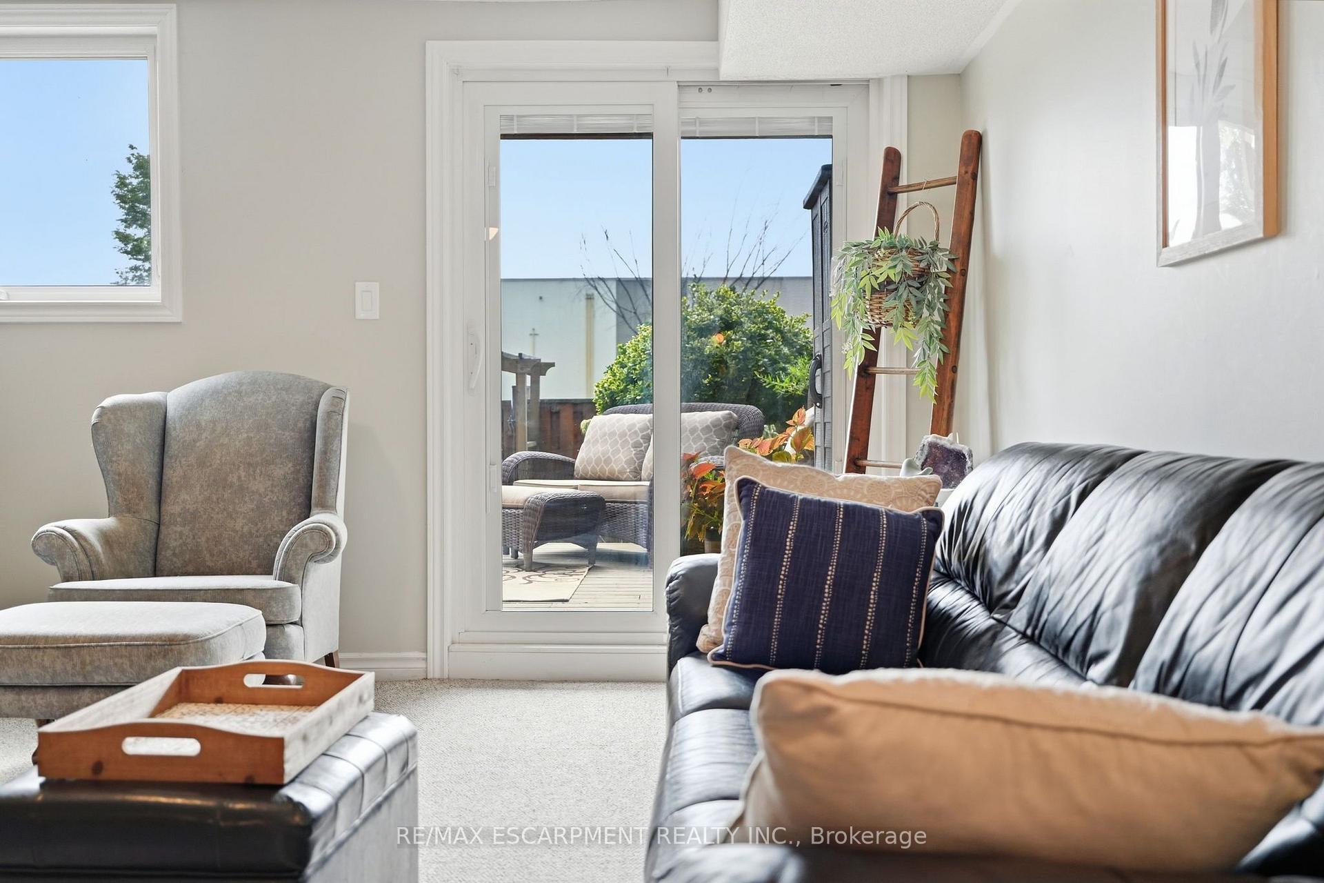 Photo 33 of 8 Slater Court, Hamilton, Waterdown — HOMEH