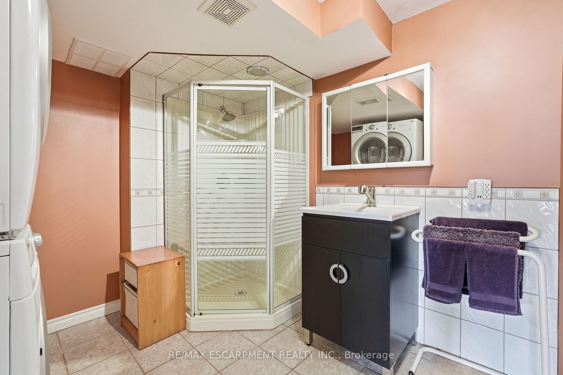 Photo 36 of 8 Slater Court, Hamilton, Waterdown — HOMEH