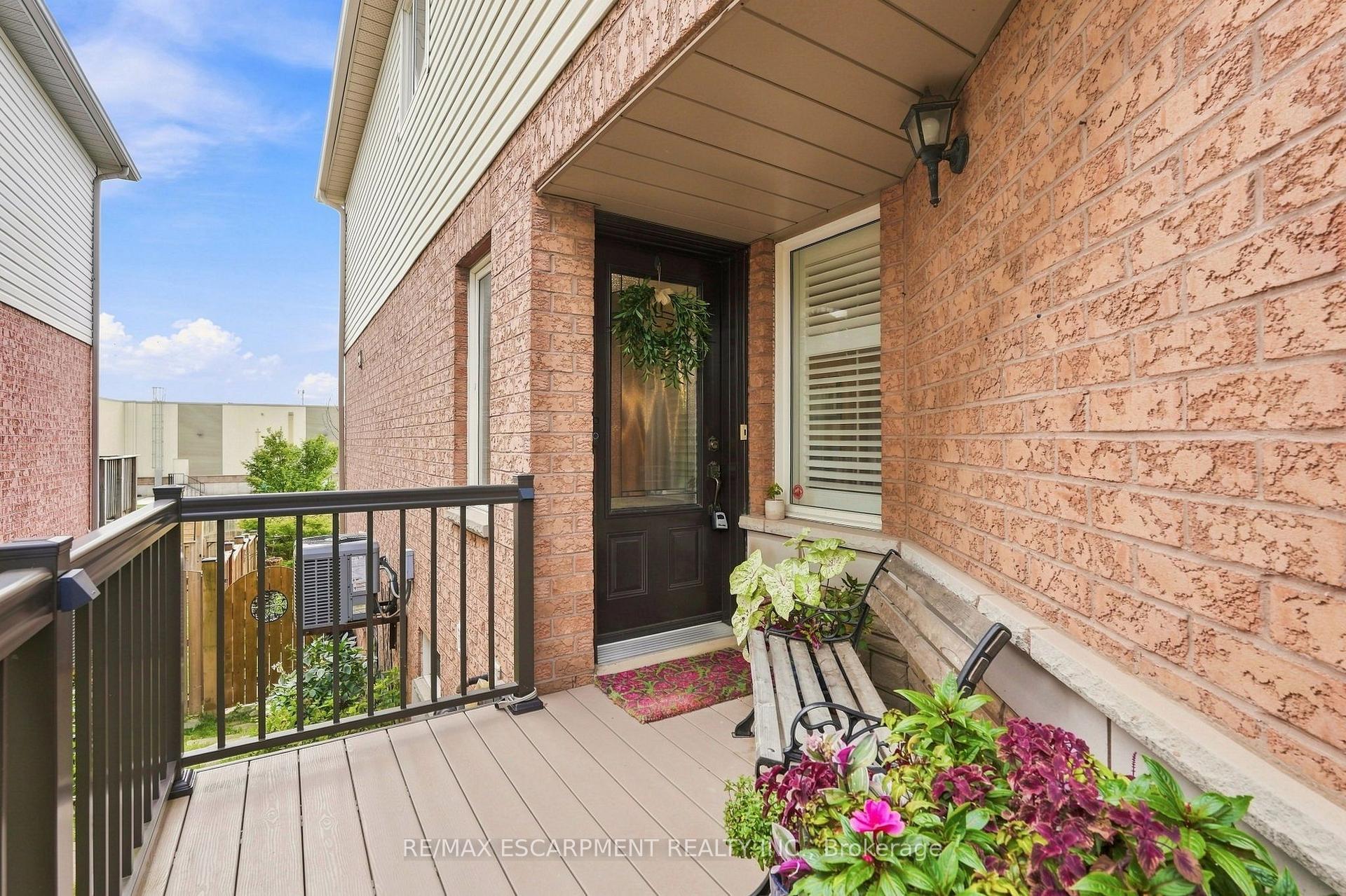 Photo 38 of 8 Slater Court, Hamilton, Waterdown — HOMEH