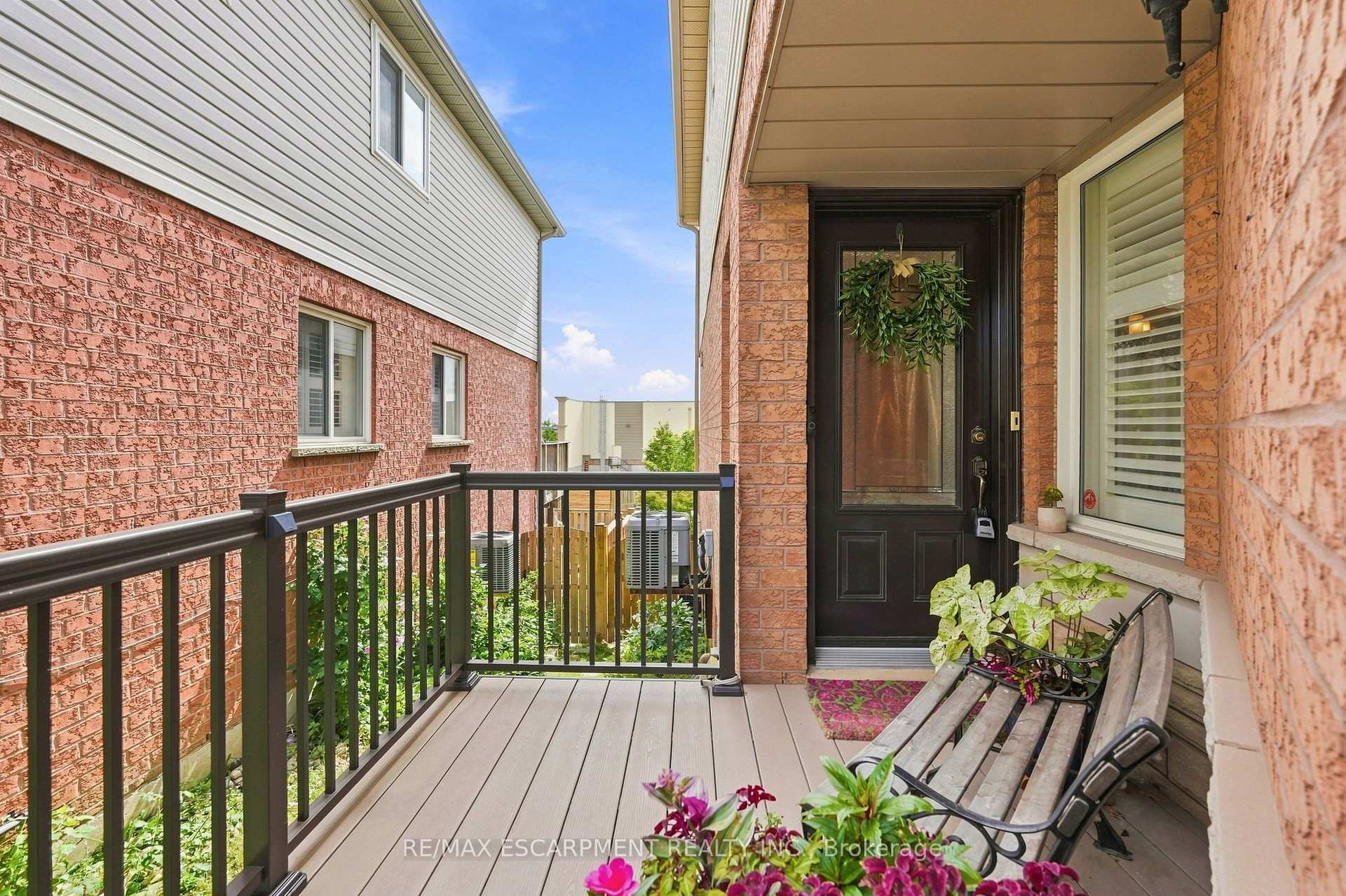 Photo 39 of 8 Slater Court, Hamilton, Waterdown — HOMEH