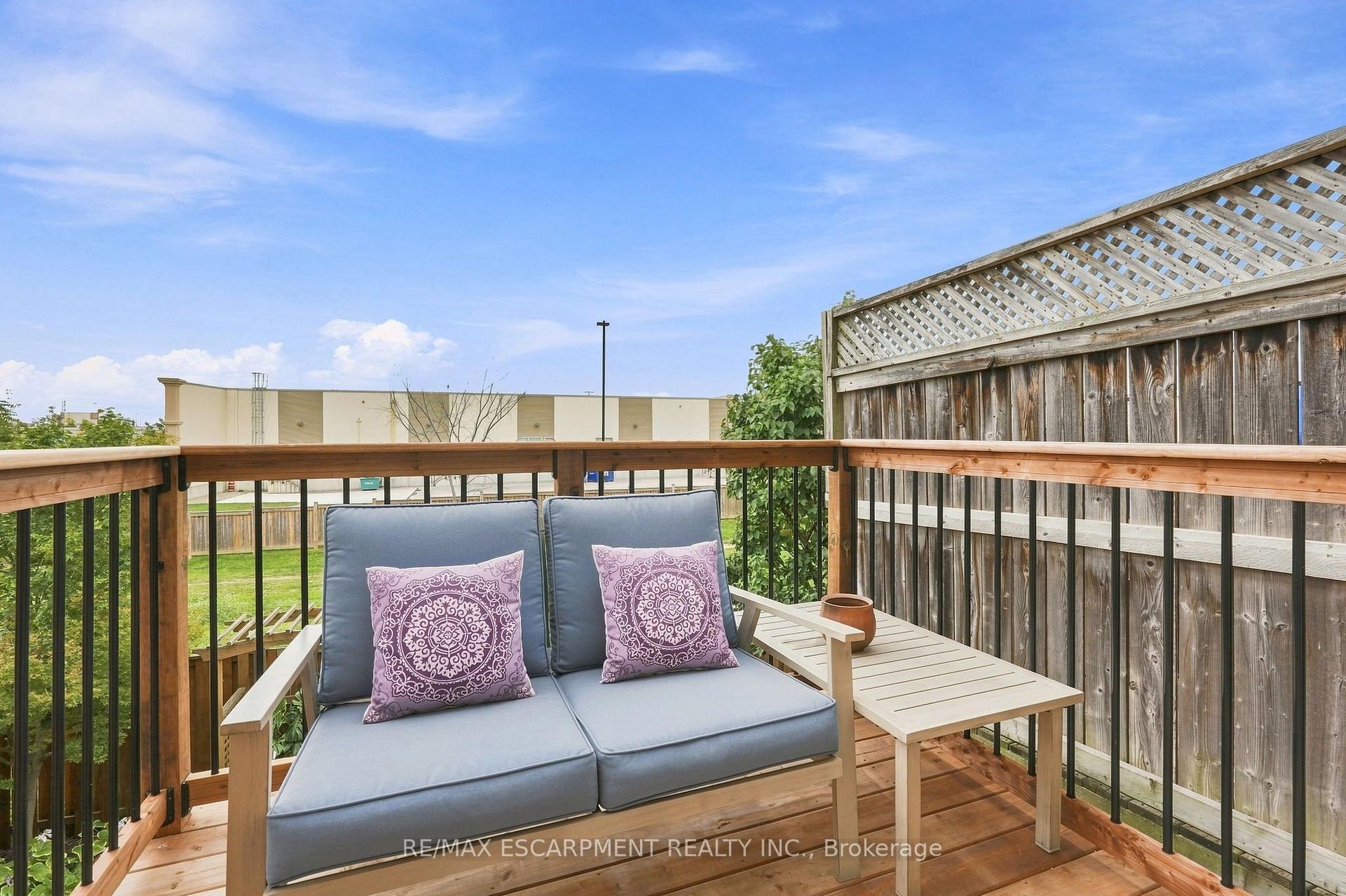 Photo 40 of 8 Slater Court, Hamilton, Waterdown — HOMEH