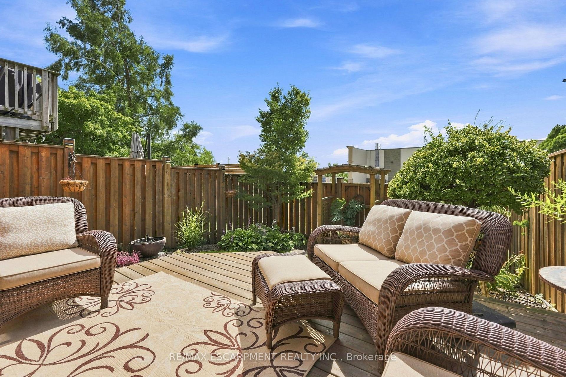 Photo 42 of 8 Slater Court, Hamilton, Waterdown — HOMEH