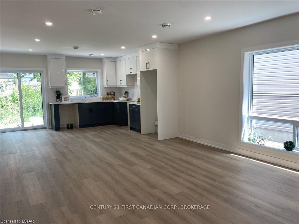 Photo 4 of 2388 Boswell Street, St. Clair — HOMEH