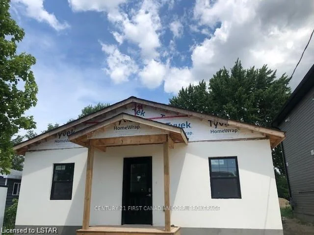 Photo 3 of 2388 Boswell Street, St. Clair — HOMEH