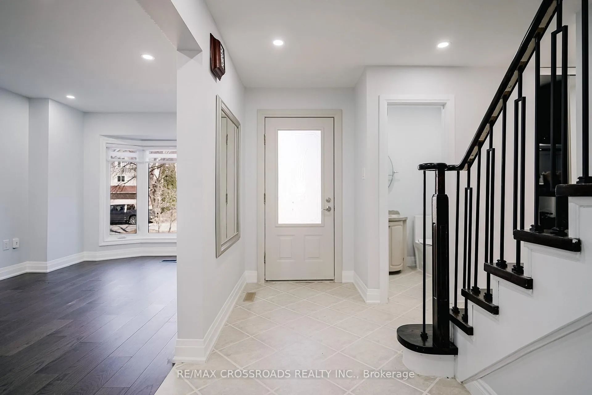 Photo 2 of 20 Wright Crescent, Ajax, Central — HOMEH
