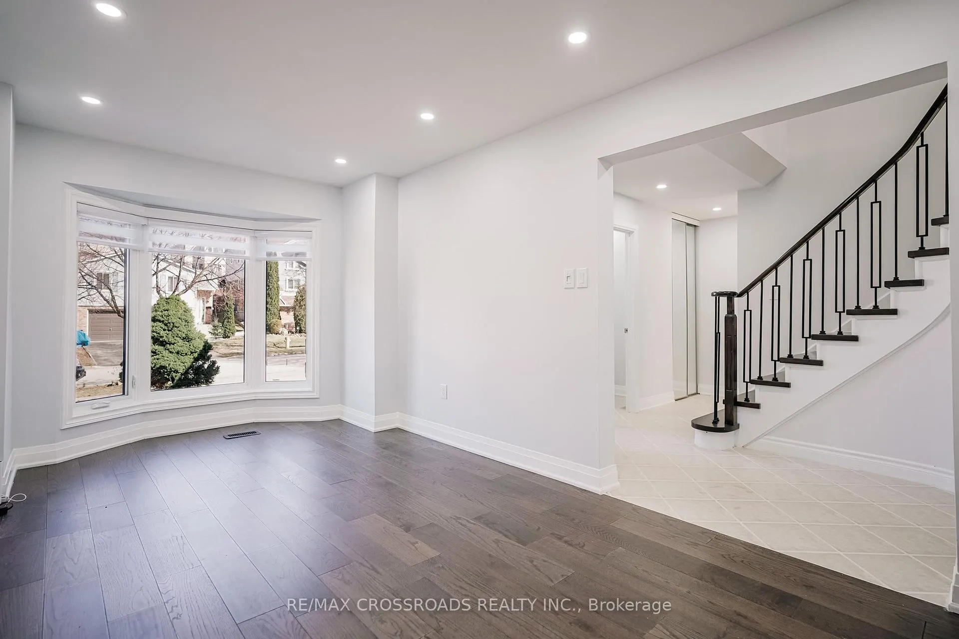 Photo 3 of 20 Wright Crescent, Ajax, Central — HOMEH
