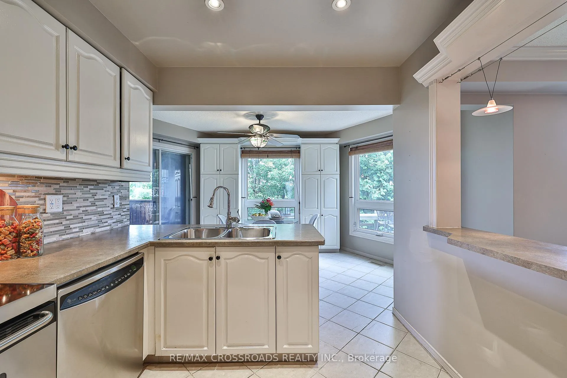 Photo 14 of 20 Wright Crescent, Ajax, Central — HOMEH