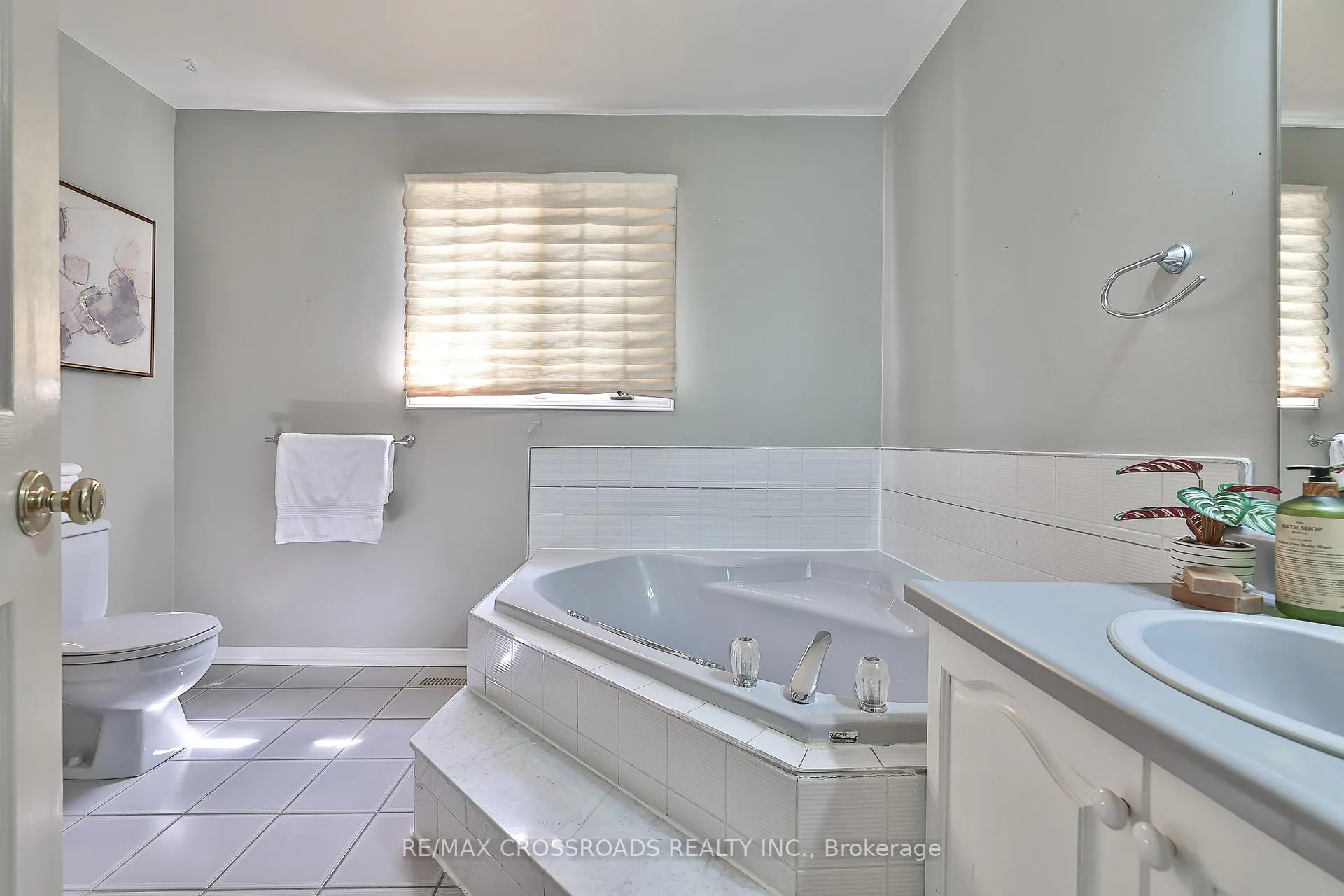 Photo 22 of 20 Wright Crescent, Ajax, Central — HOMEH