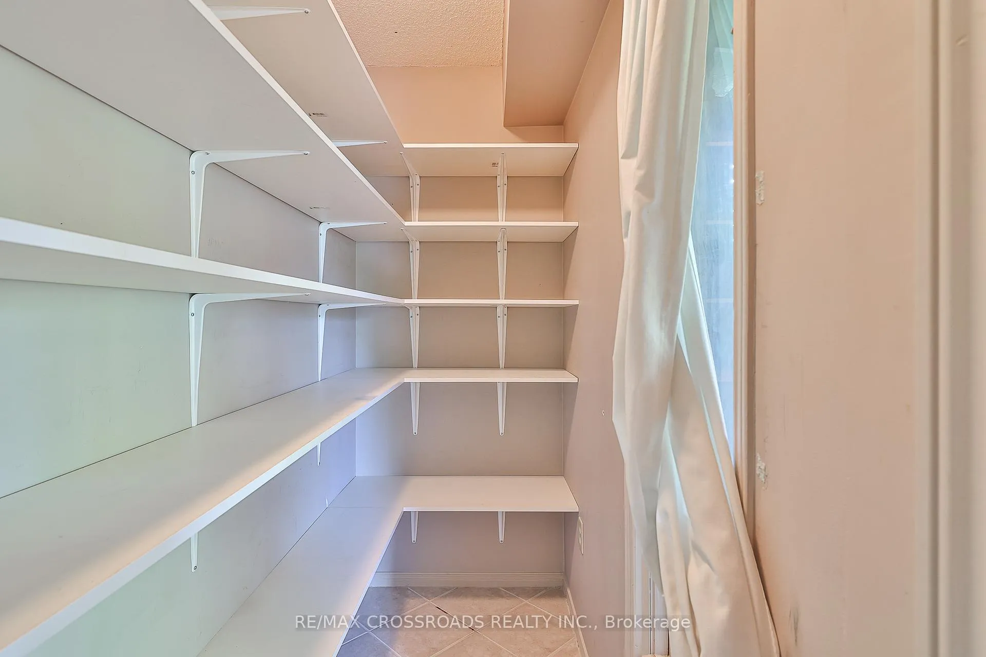 Photo 24 of 20 Wright Crescent, Ajax, Central — HOMEH