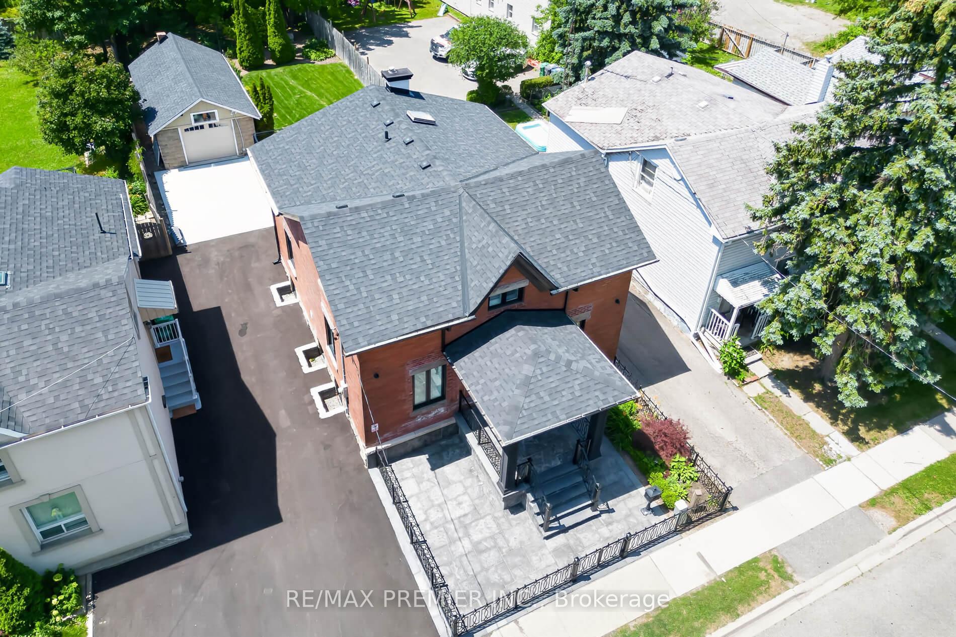 Photo 2 of 21 Elizabeth Street N, Brampton, Downtown Brampton — HOMEH