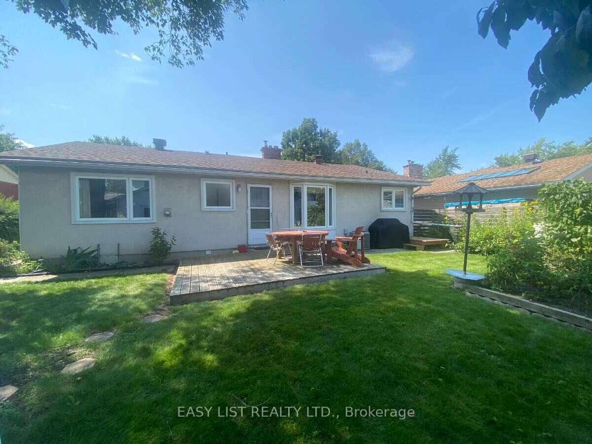 Photo 5 of 2154 Dutton Crescent, Ottawa, Beacon Hill North — HOMEH
