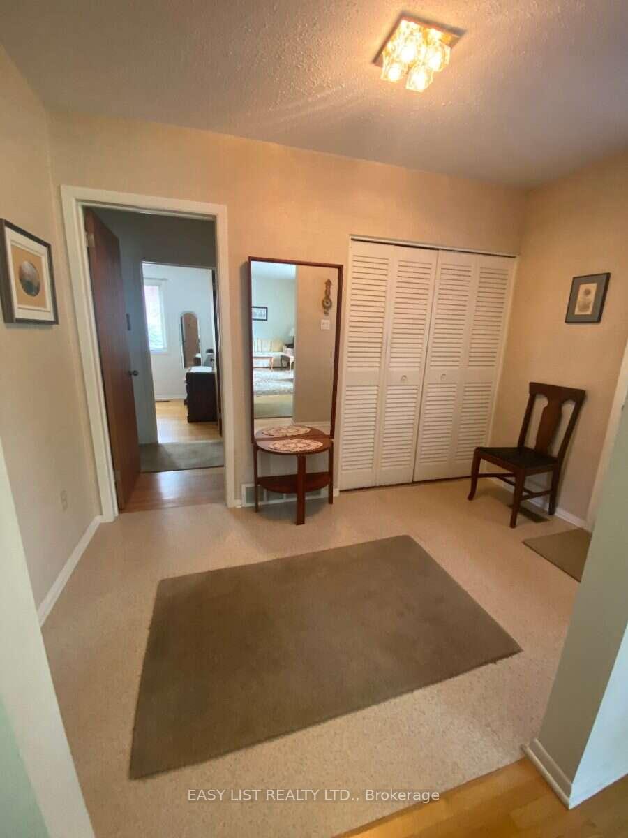 Photo 15 of 2154 Dutton Crescent, Ottawa, Beacon Hill North — HOMEH