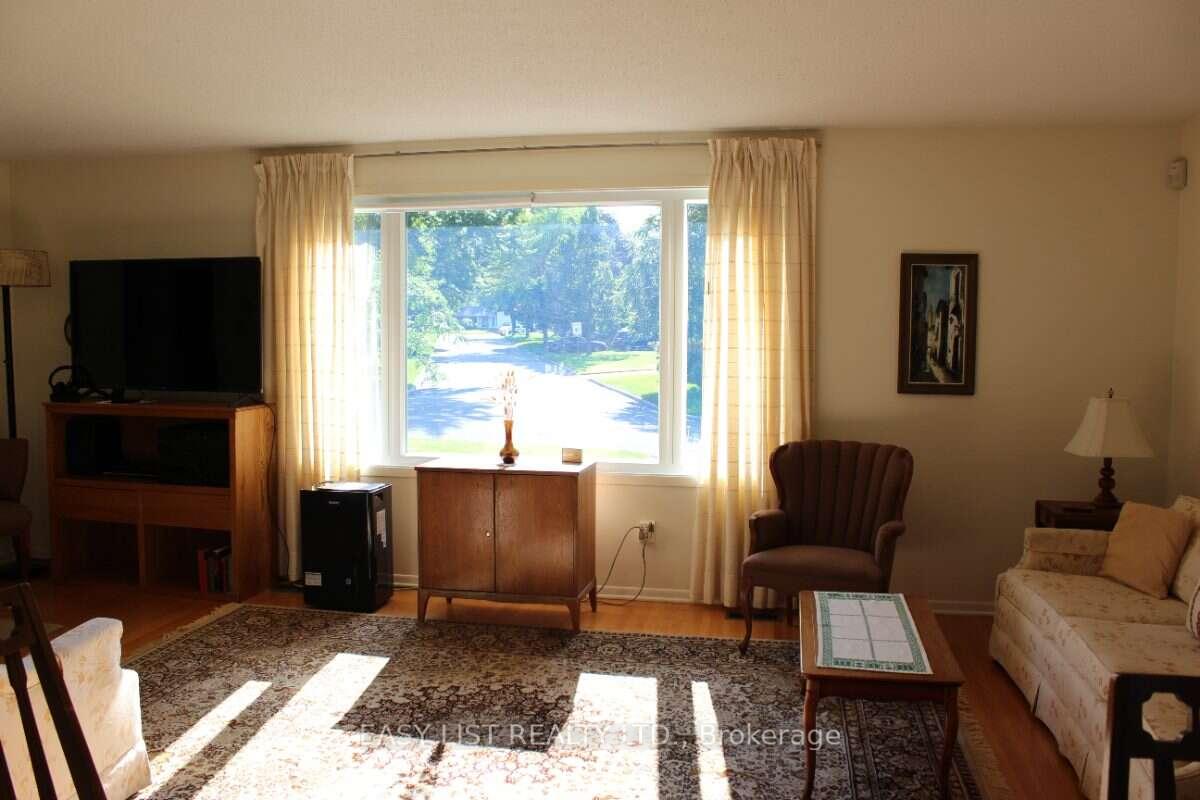 Photo 19 of 2154 Dutton Crescent, Ottawa, Beacon Hill North — HOMEH