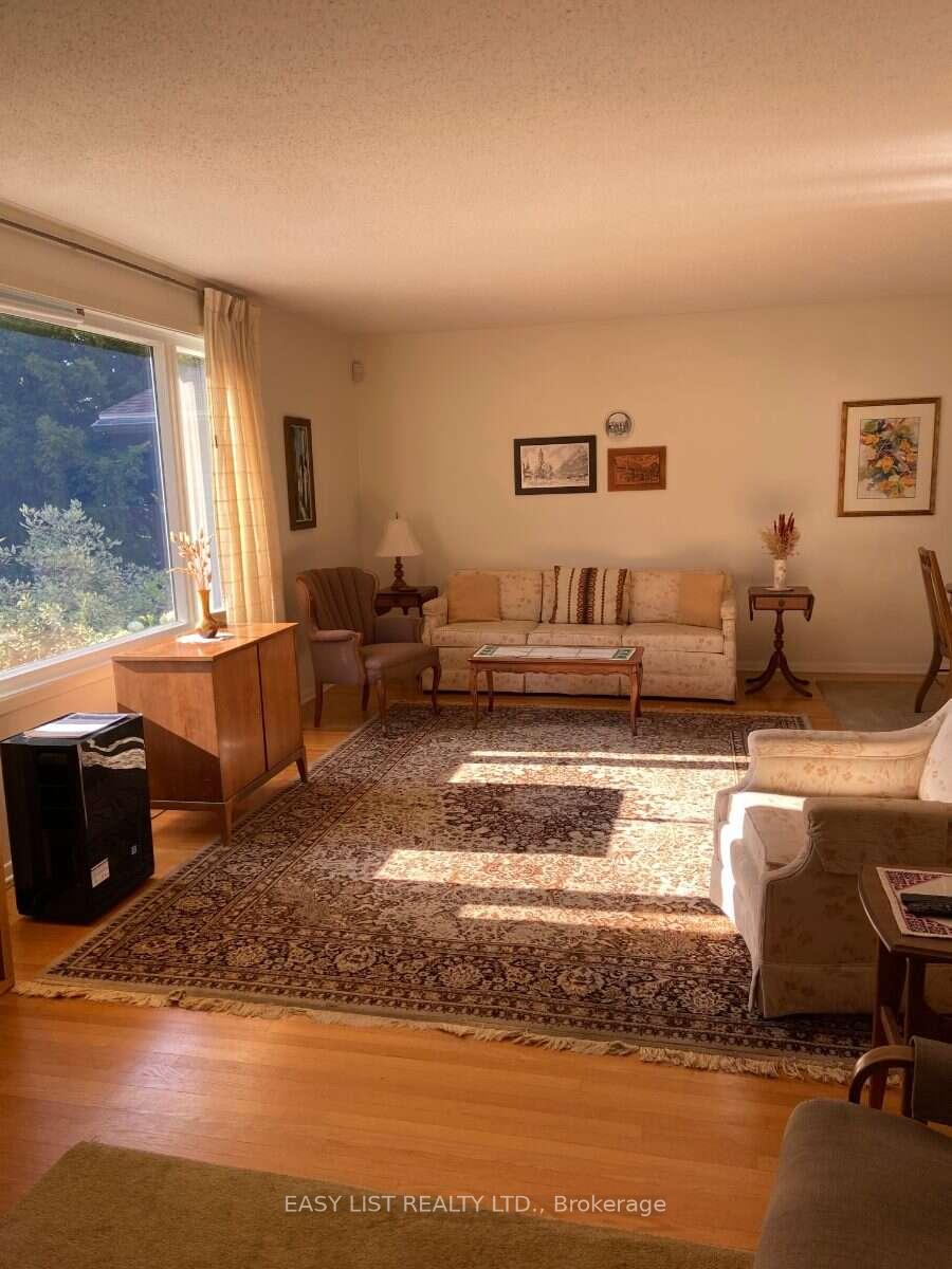 Photo 21 of 2154 Dutton Crescent, Ottawa, Beacon Hill North — HOMEH