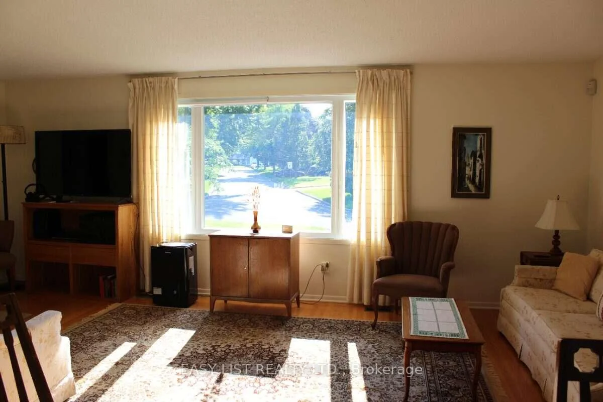 Photo 20 of 2154 Dutton Crescent, Ottawa, Beacon Hill North — HOMEH