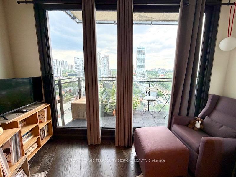 Photo 3 of Unit 1512, 51 Trolley Crescent, Toronto, Moss Park — HOMEH