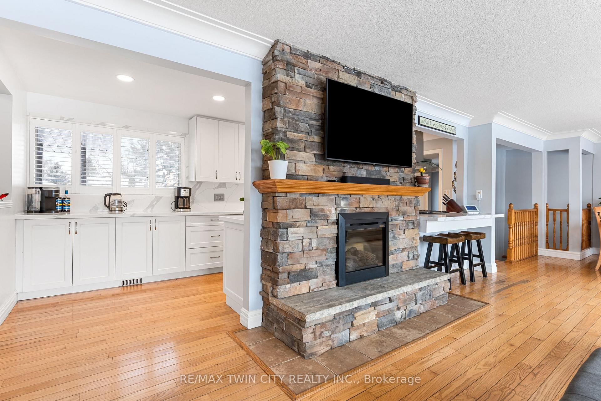 Photo 10 of 30 Rosehill Avenue, Brant, Brantford Twp — HOMEH