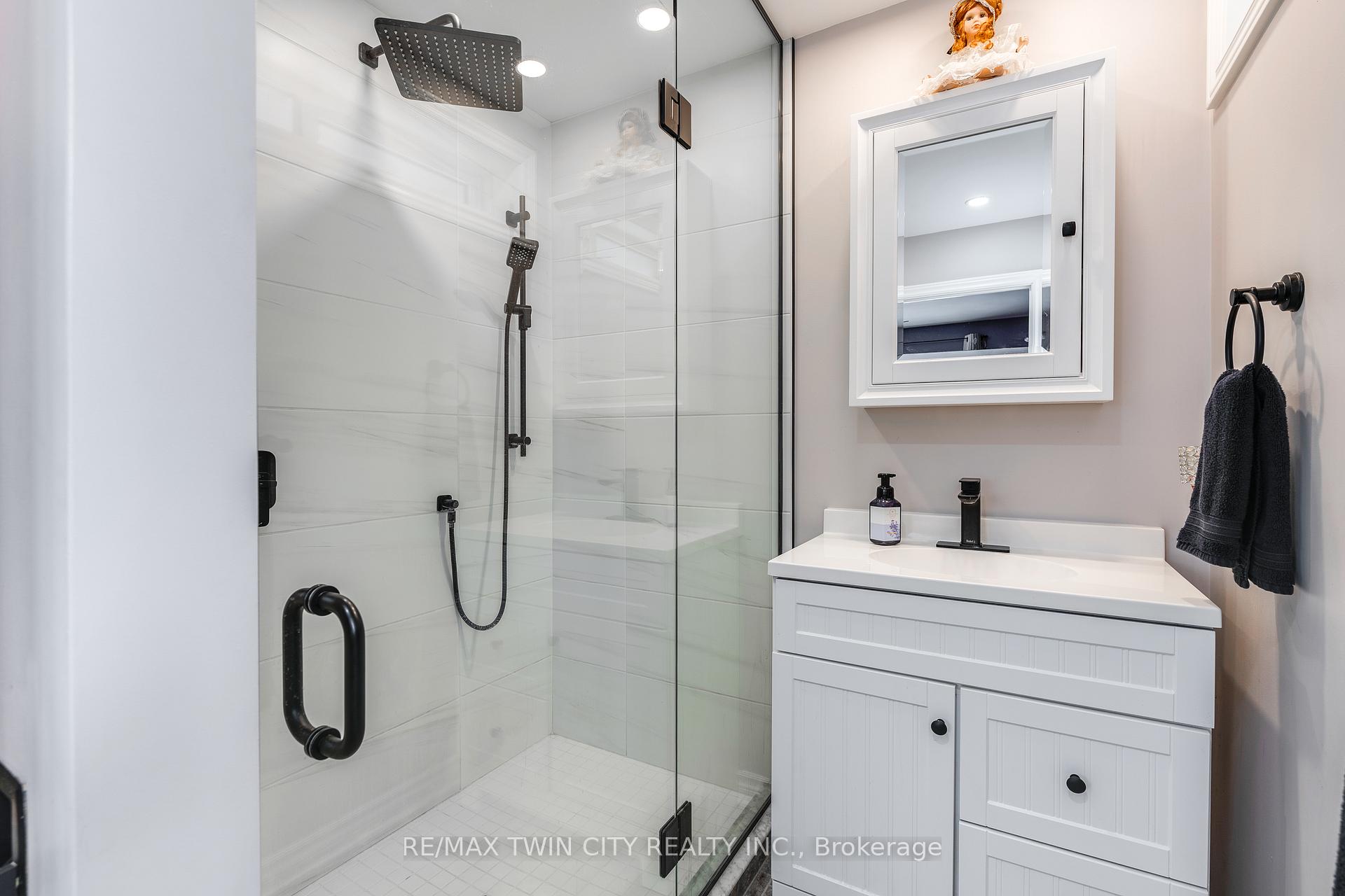 Photo 17 of 30 Rosehill Avenue, Brant, Brantford Twp — HOMEH