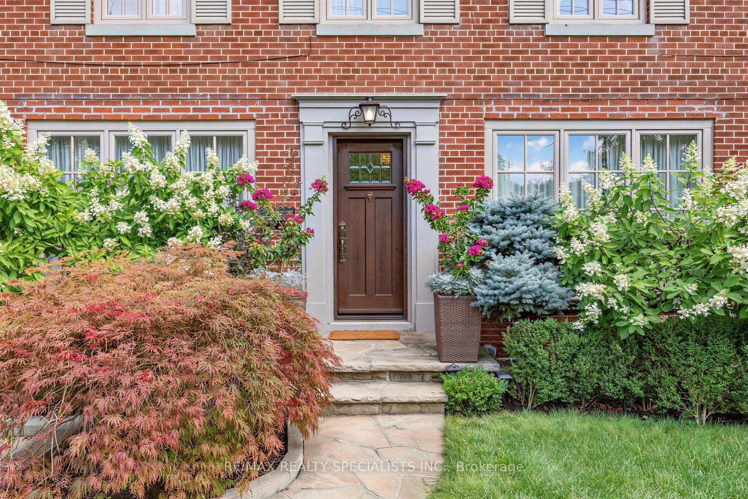 Photo 2 of 1211 Royal York Road, Etobicoke, Edenbridge-Humber Valley — HOMEH