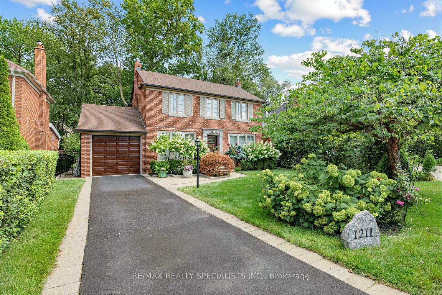 Photo 3 of 1211 Royal York Road, Etobicoke, Edenbridge-Humber Valley — HOMEH