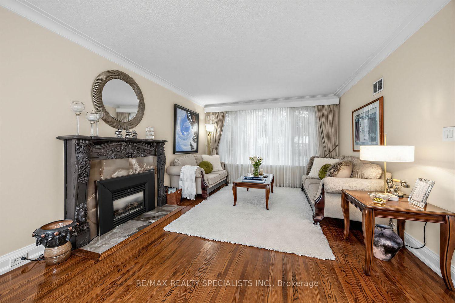 Photo 5 of 1211 Royal York Road, Etobicoke, Edenbridge-Humber Valley — HOMEH