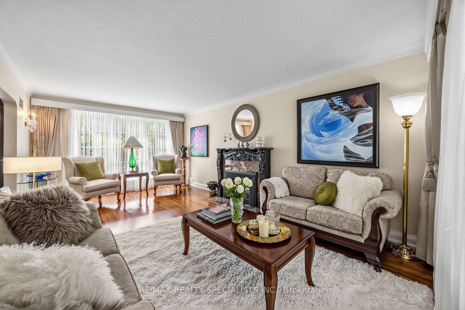 Photo 4 of 1211 Royal York Road, Etobicoke, Edenbridge-Humber Valley — HOMEH