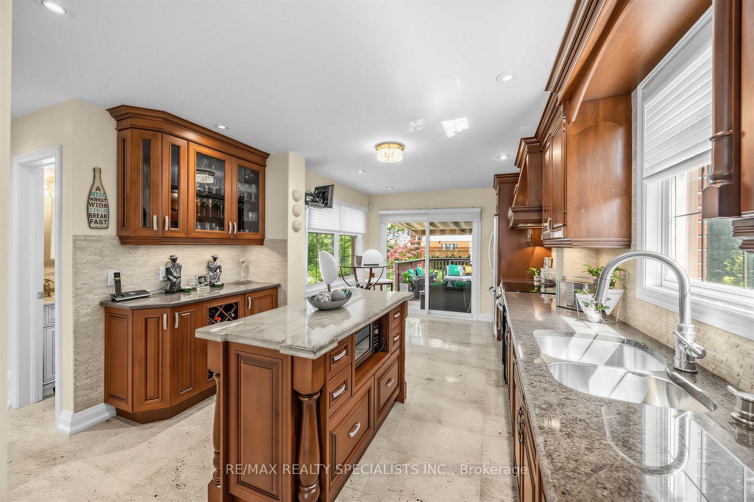 Photo 11 of 1211 Royal York Road, Etobicoke, Edenbridge-Humber Valley — HOMEH