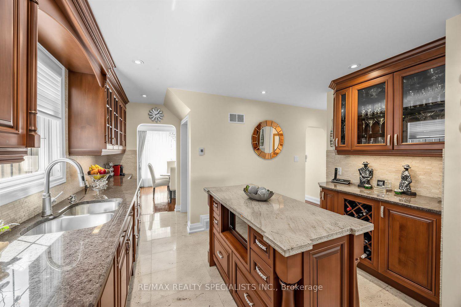 Photo 13 of 1211 Royal York Road, Etobicoke, Edenbridge-Humber Valley — HOMEH