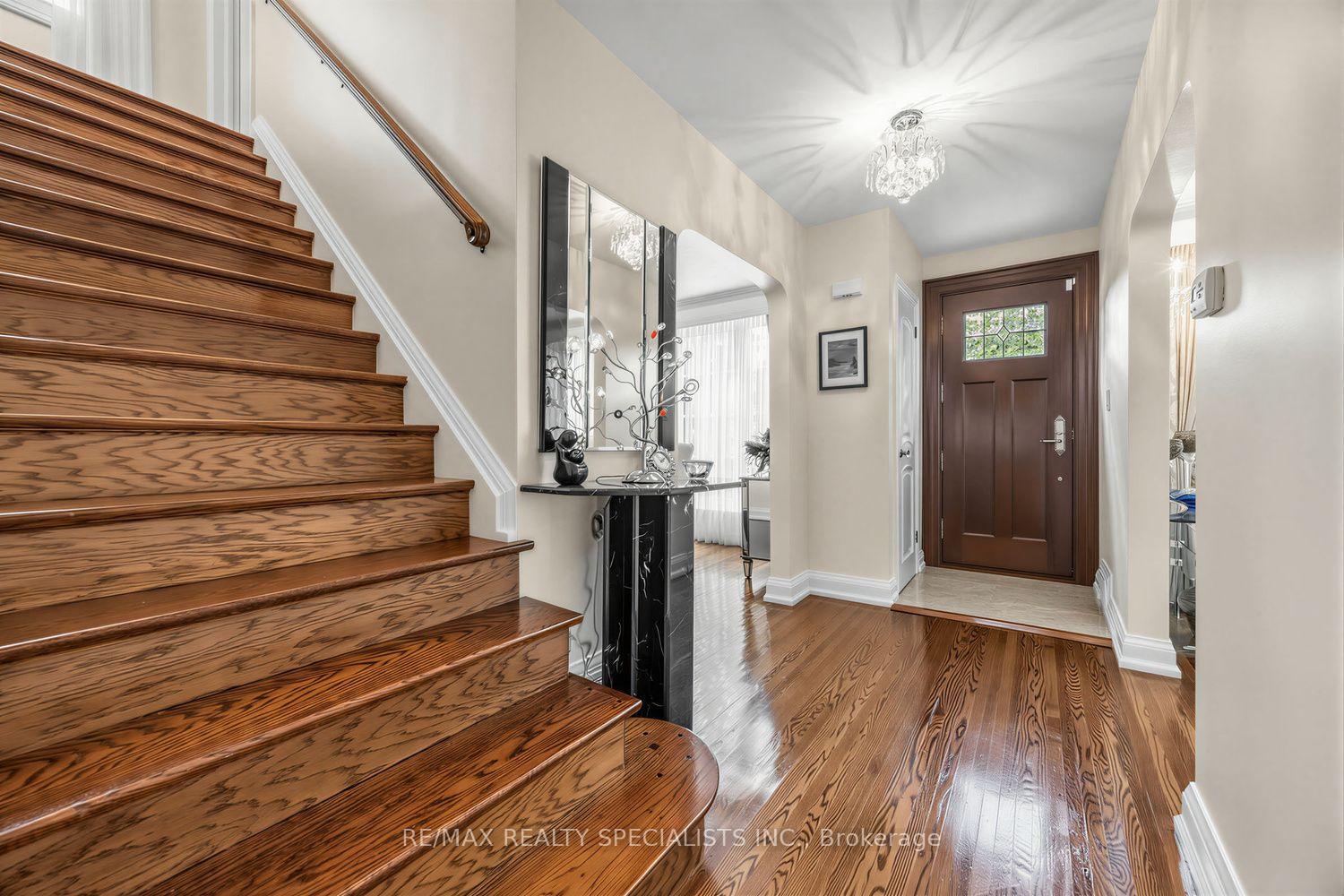 Photo 17 of 1211 Royal York Road, Etobicoke, Edenbridge-Humber Valley — HOMEH