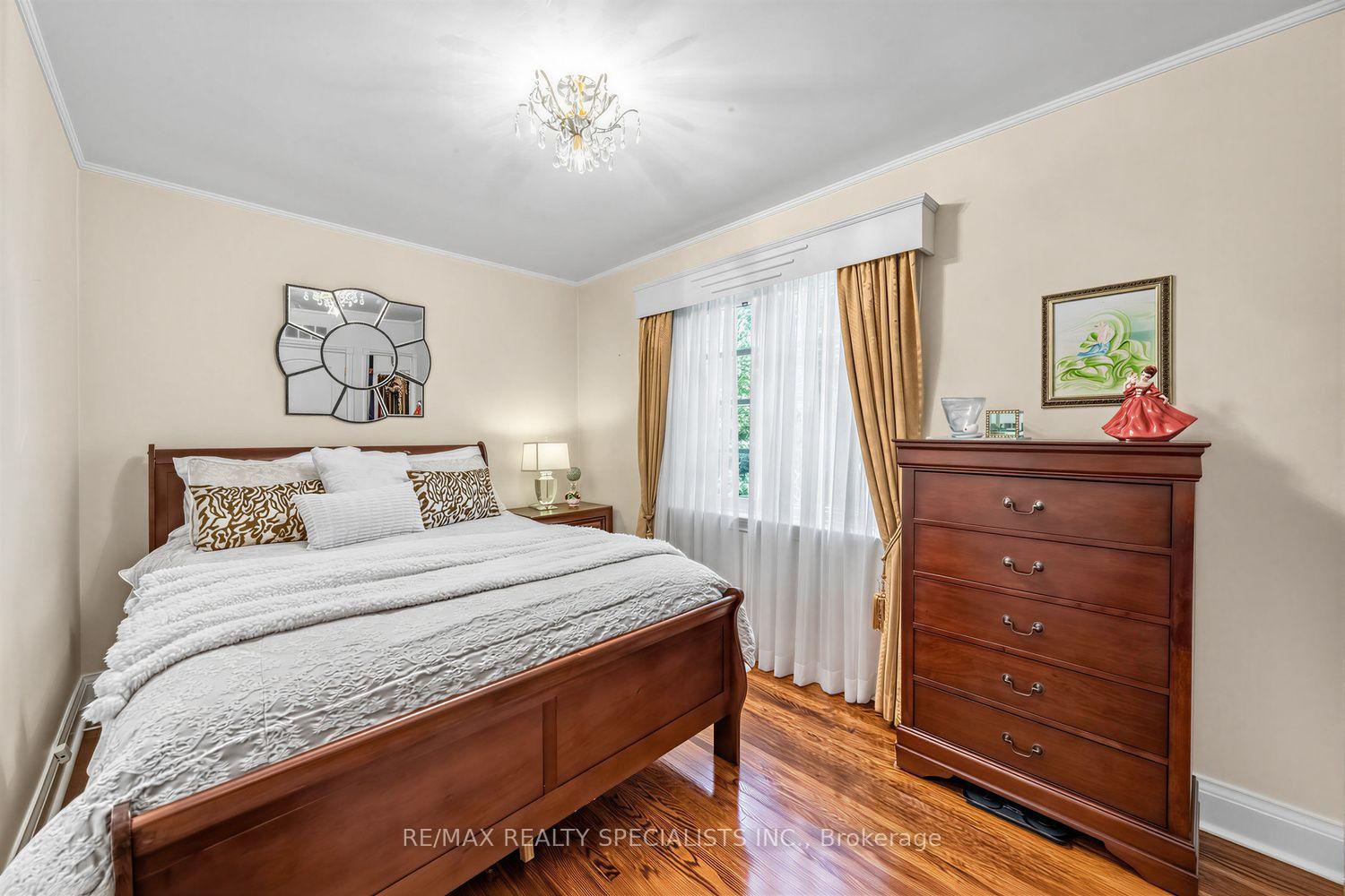 Photo 19 of 1211 Royal York Road, Etobicoke, Edenbridge-Humber Valley — HOMEH