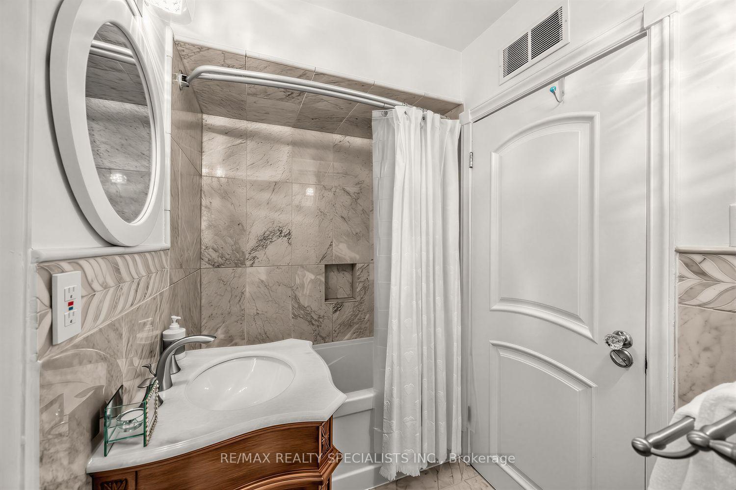 Photo 23 of 1211 Royal York Road, Etobicoke, Edenbridge-Humber Valley — HOMEH