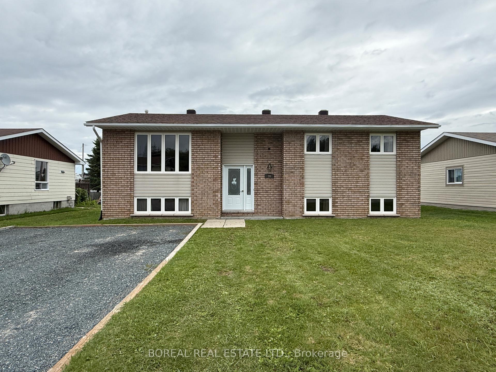Photo 1 of 30 Eighteenth Avenue, Cochrane — HOMEH