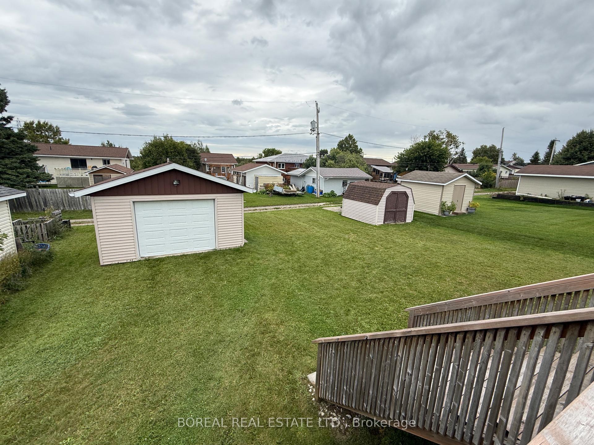 Photo 8 of 30 Eighteenth Avenue, Cochrane — HOMEH