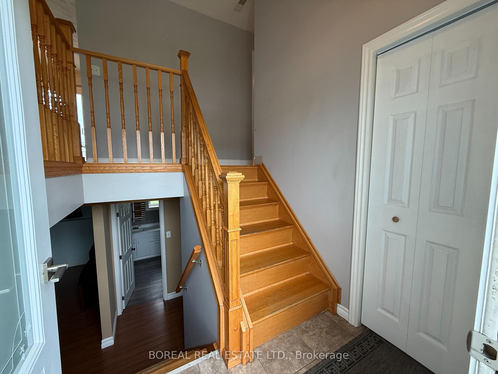 Photo 17 of 30 Eighteenth Avenue, Cochrane — HOMEH