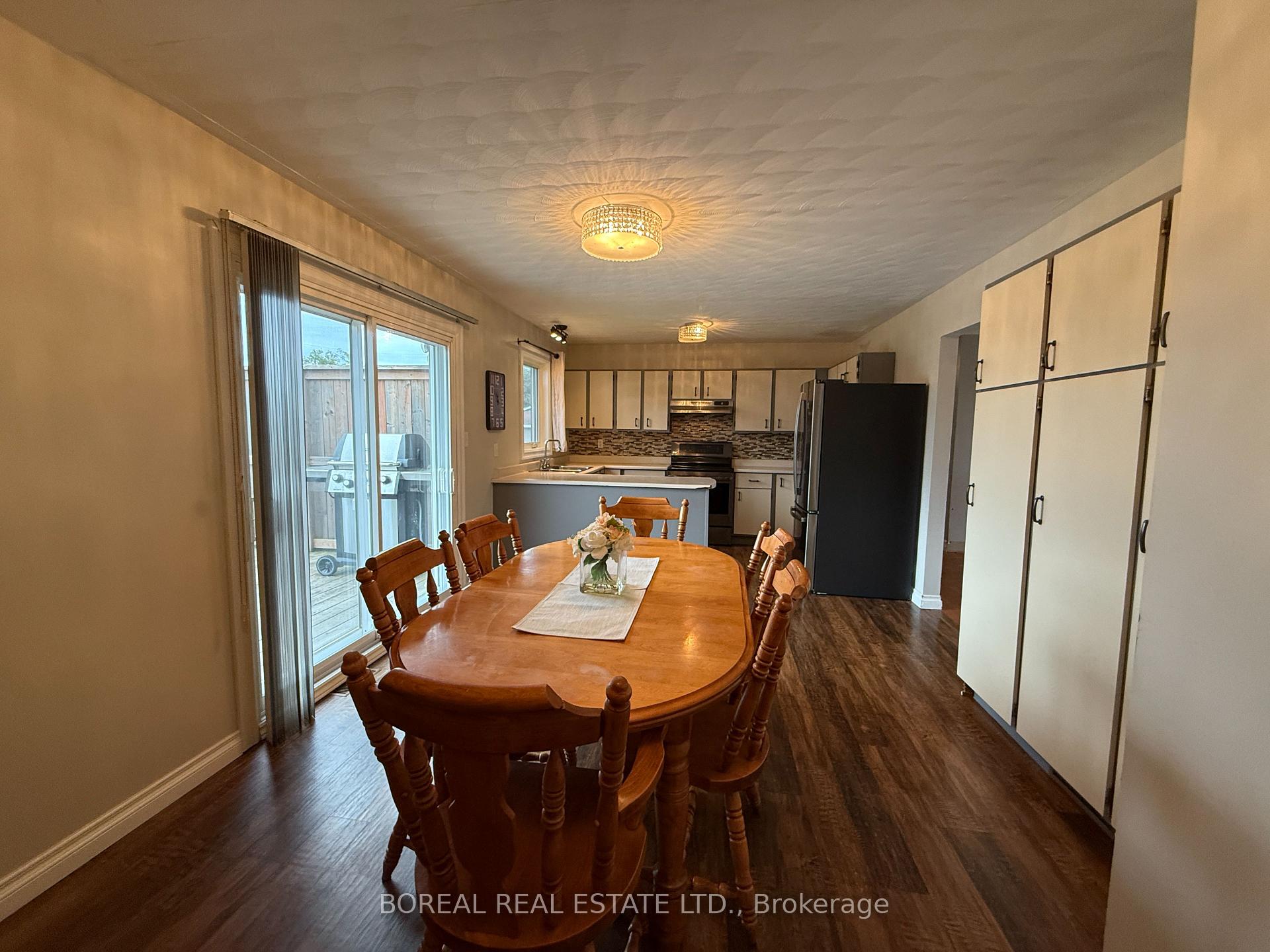 Photo 20 of 30 Eighteenth Avenue, Cochrane — HOMEH
