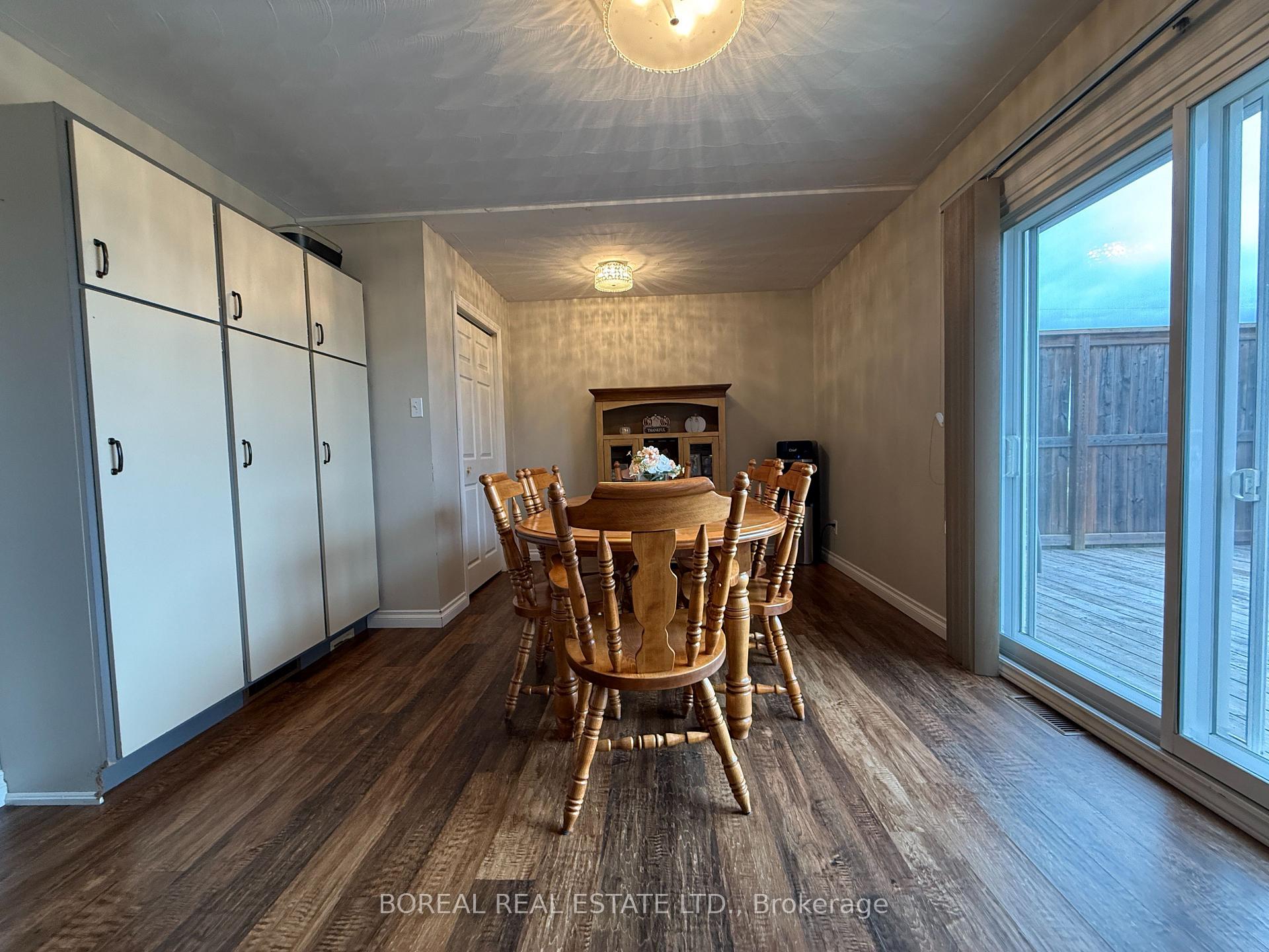 Photo 22 of 30 Eighteenth Avenue, Cochrane — HOMEH