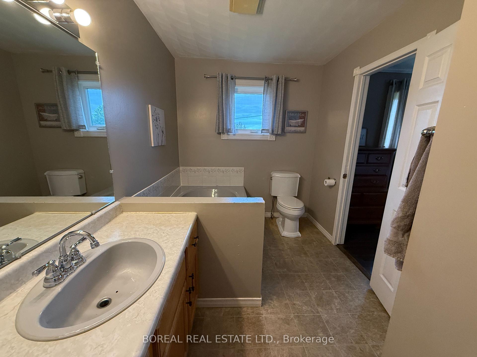 Photo 24 of 30 Eighteenth Avenue, Cochrane — HOMEH