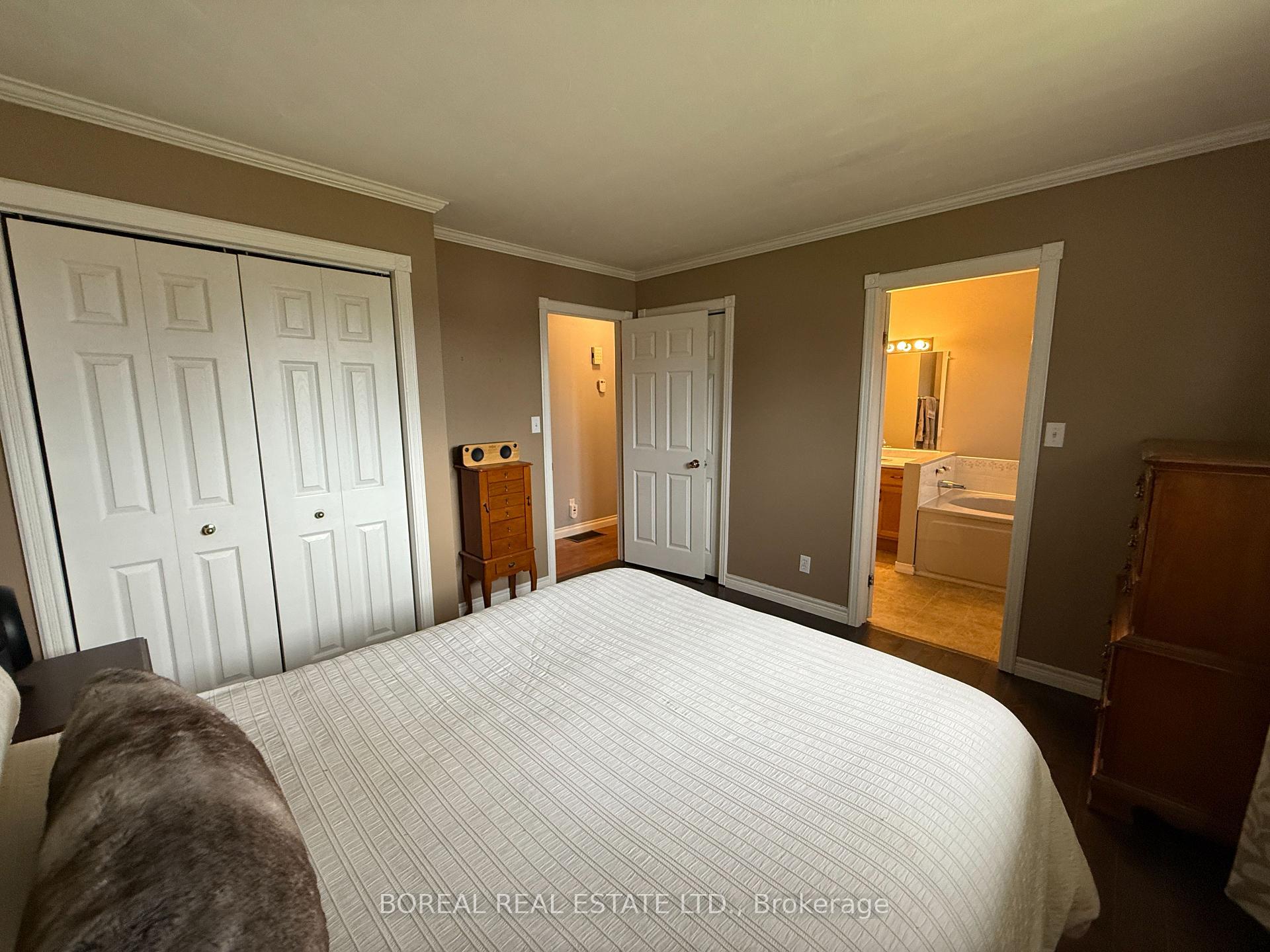 Photo 27 of 30 Eighteenth Avenue, Cochrane — HOMEH