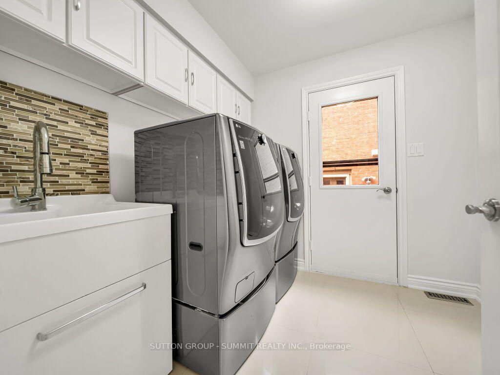Photo 8 of 7 Winding Court, Scarborough, Highland Creek — HOMEH
