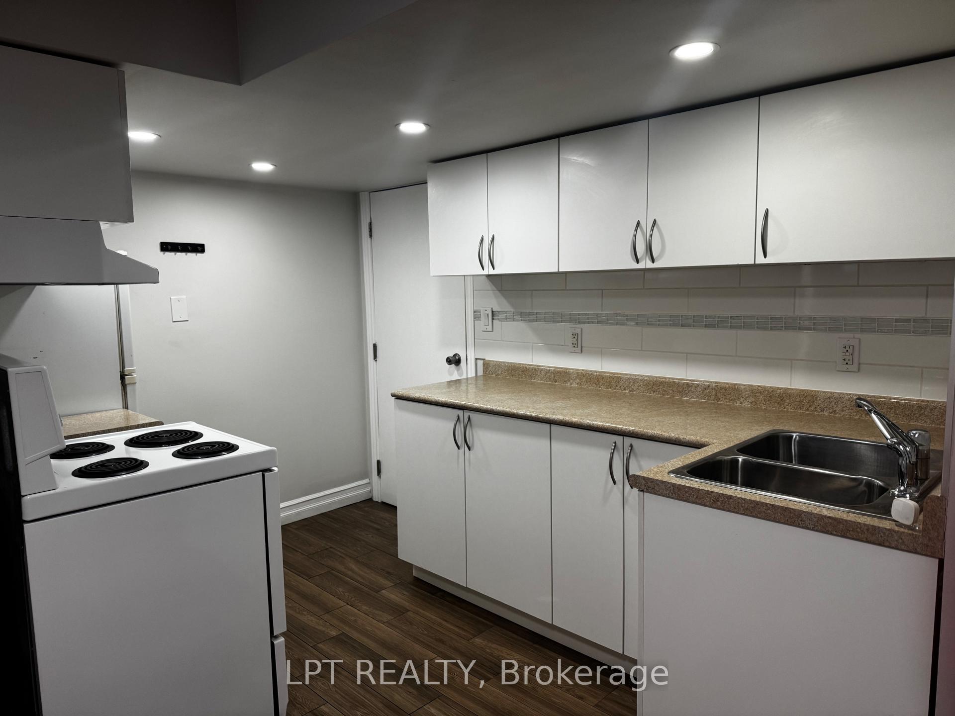 Photo 3 of 17 Alabaster Drive, Brampton, Brampton North — HOMEH