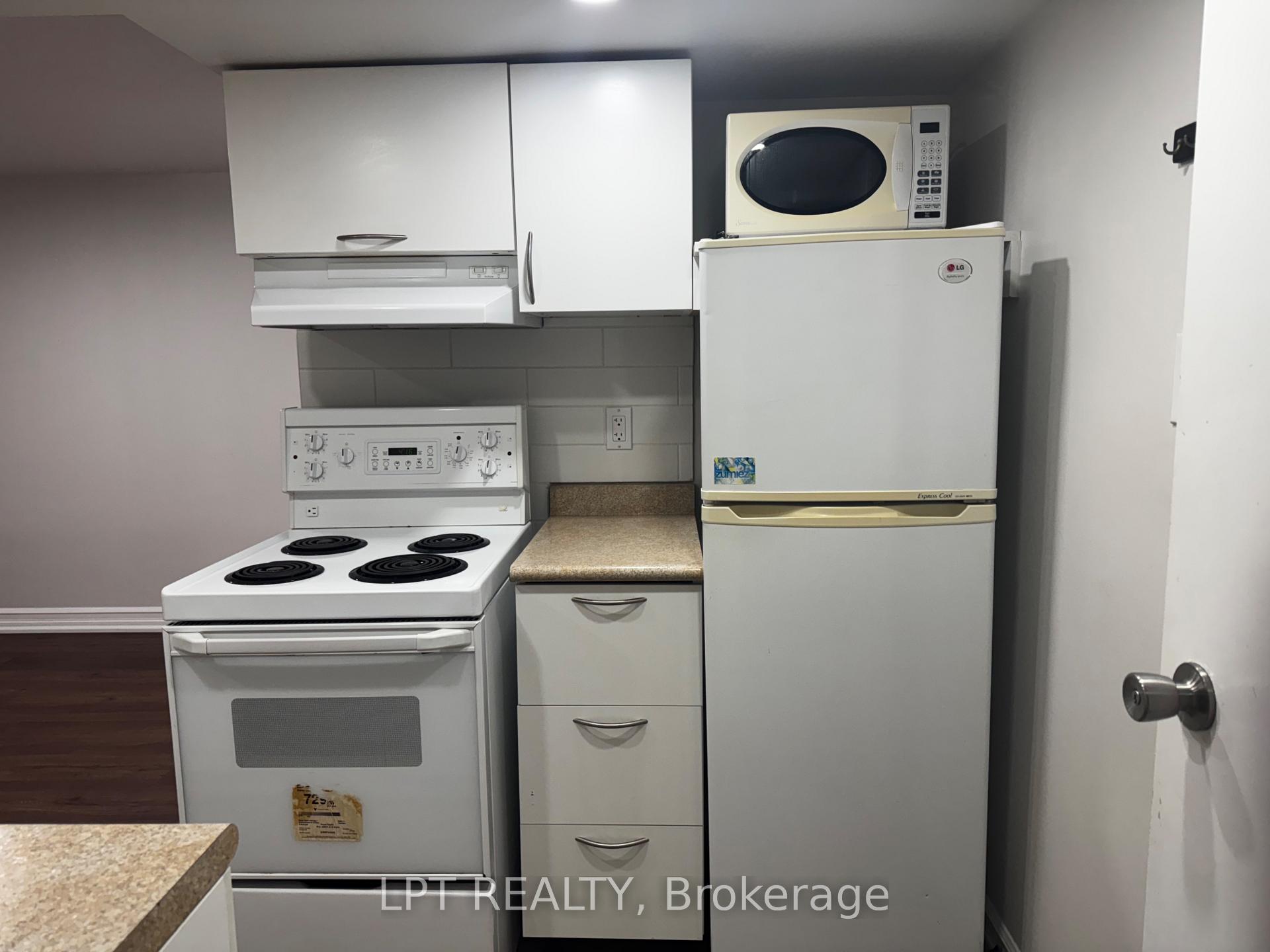 Photo 4 of 17 Alabaster Drive, Brampton, Brampton North — HOMEH