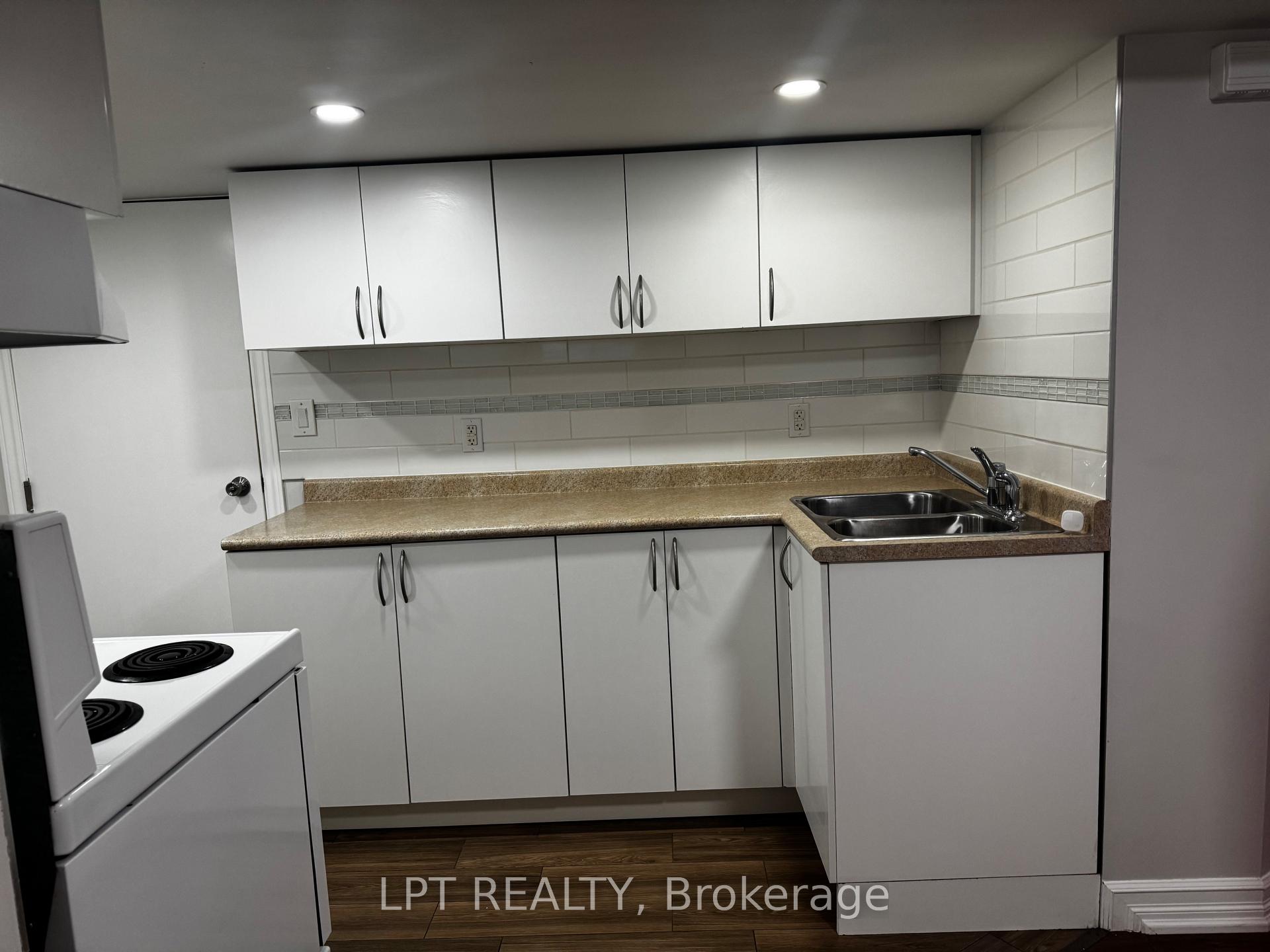 Photo 5 of 17 Alabaster Drive, Brampton, Brampton North — HOMEH