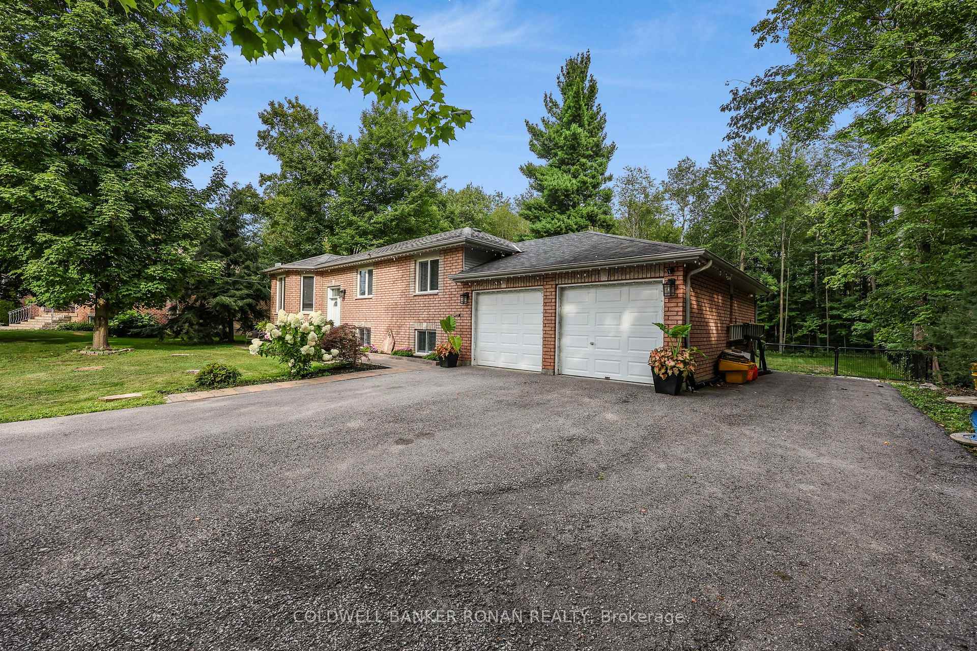 Photo 2 of 57 Pine Park Boulevard, Adjala-Tosorontio, Everett — HOMEH