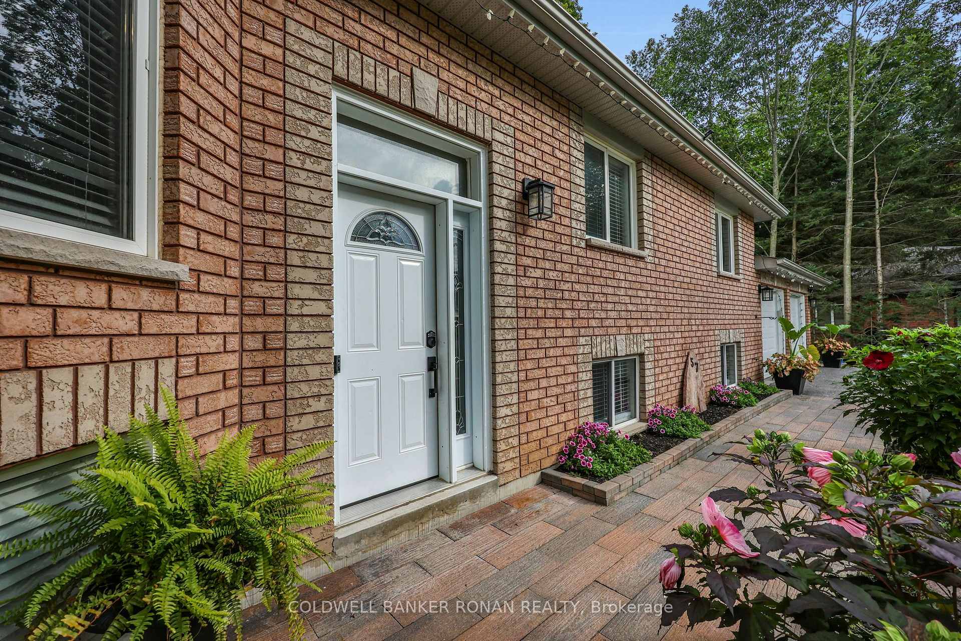 Photo 4 of 57 Pine Park Boulevard, Adjala-Tosorontio, Everett — HOMEH