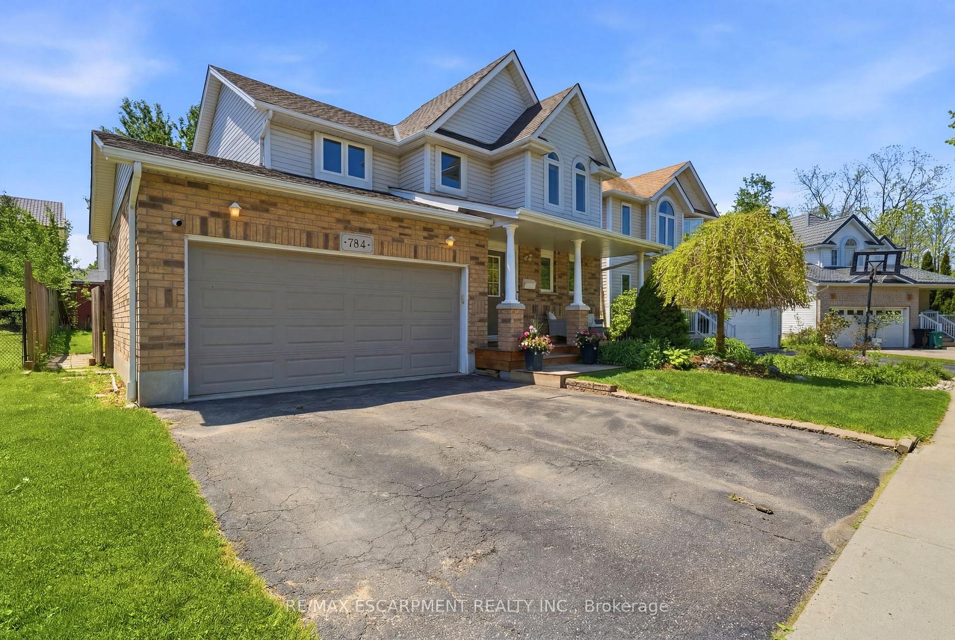 Photo 2 of 784 Butternut Avenue, Waterloo, Clair Hills — HOMEH