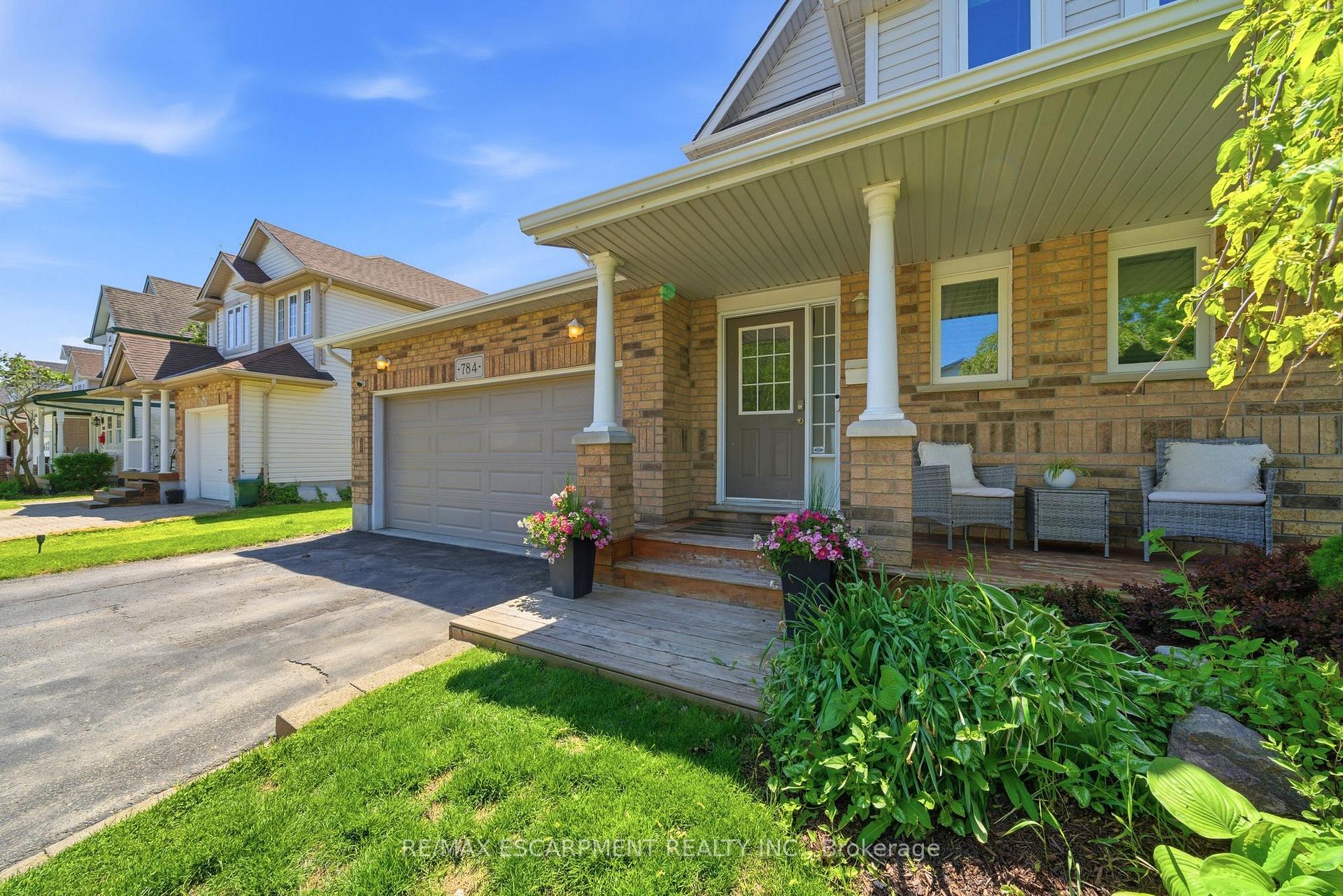 Photo 3 of 784 Butternut Avenue, Waterloo, Clair Hills — HOMEH