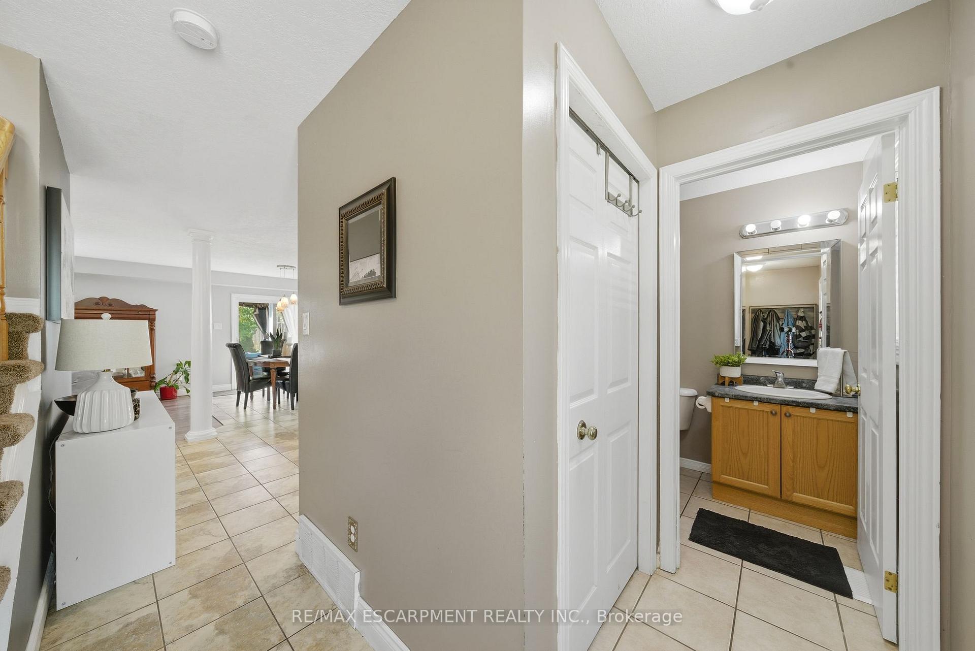 Photo 4 of 784 Butternut Avenue, Waterloo, Clair Hills — HOMEH