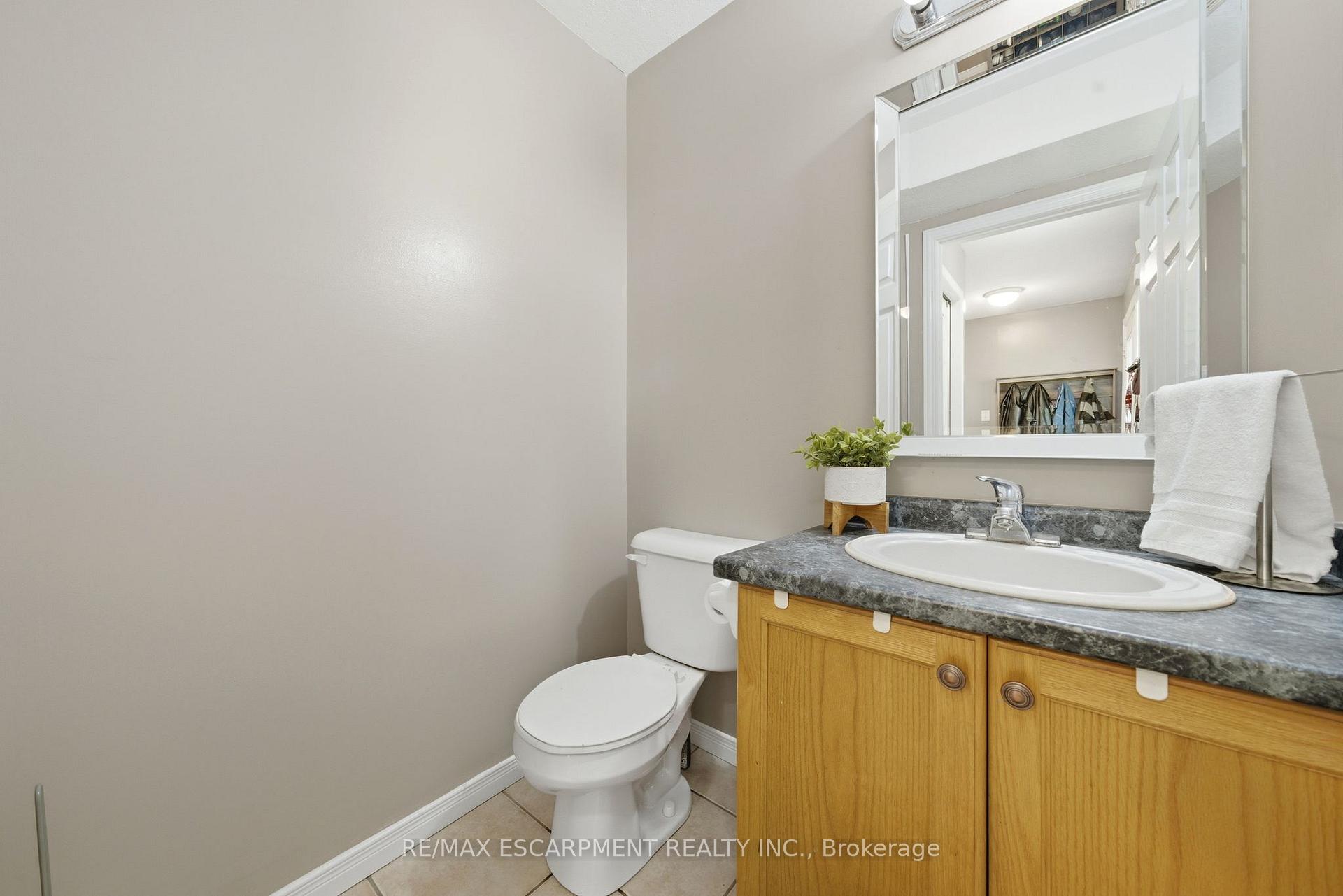 Photo 5 of 784 Butternut Avenue, Waterloo, Clair Hills — HOMEH