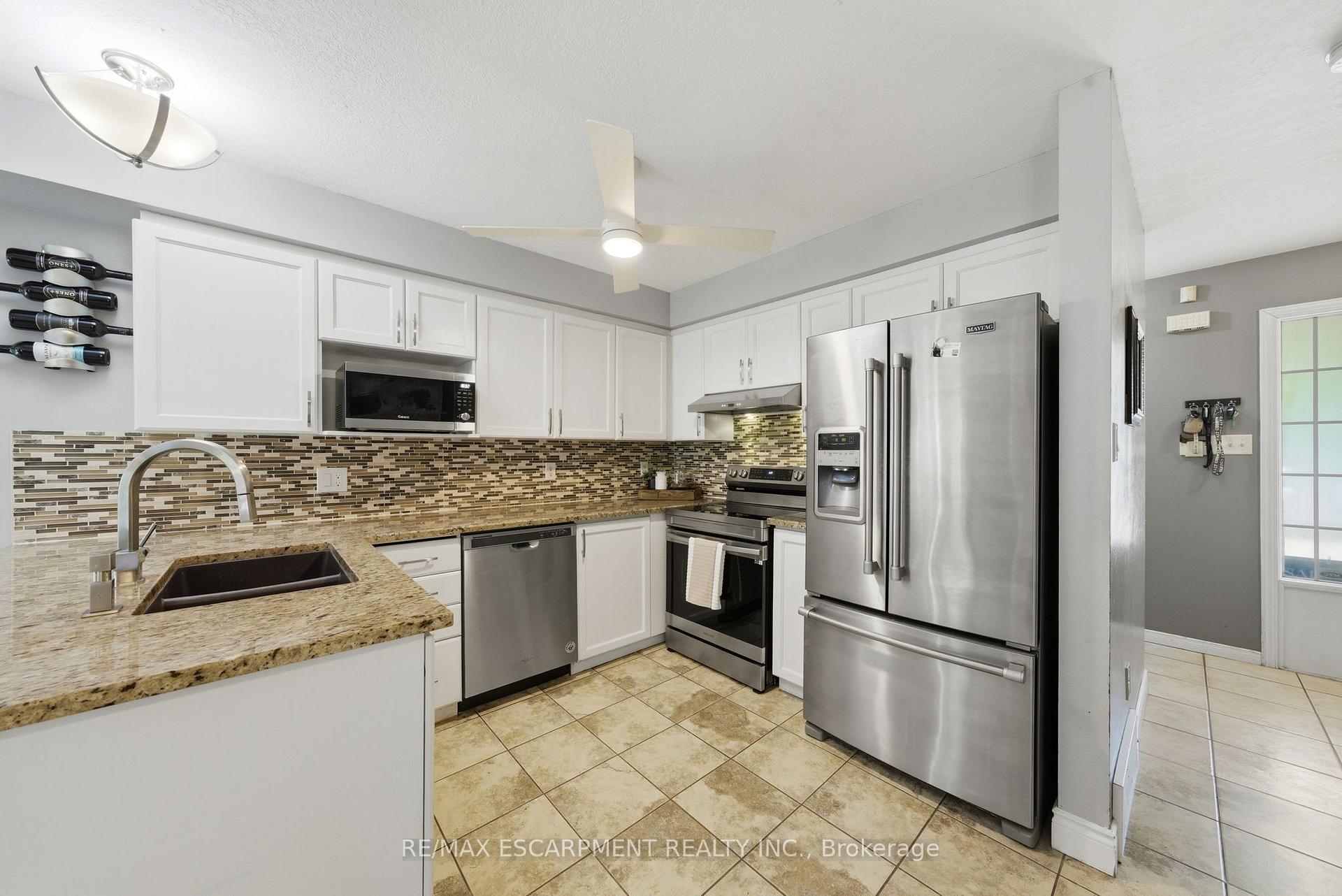 Photo 9 of 784 Butternut Avenue, Waterloo, Clair Hills — HOMEH