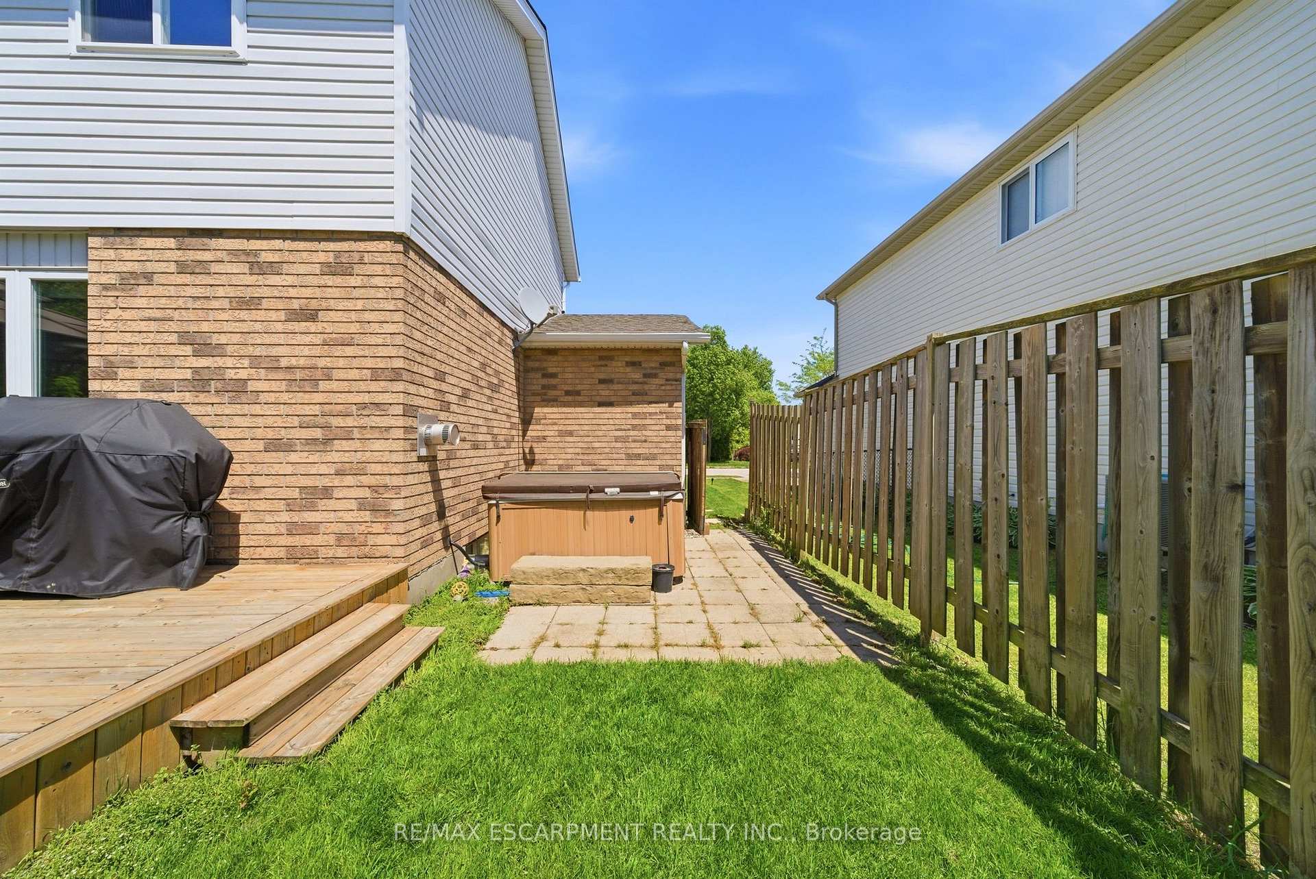 Photo 33 of 784 Butternut Avenue, Waterloo, Clair Hills — HOMEH